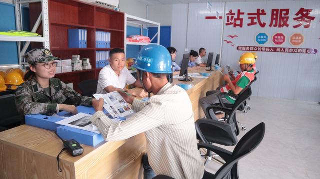中铁城建二公司广州项目工地启用一站式人员入场服务中心(图2)