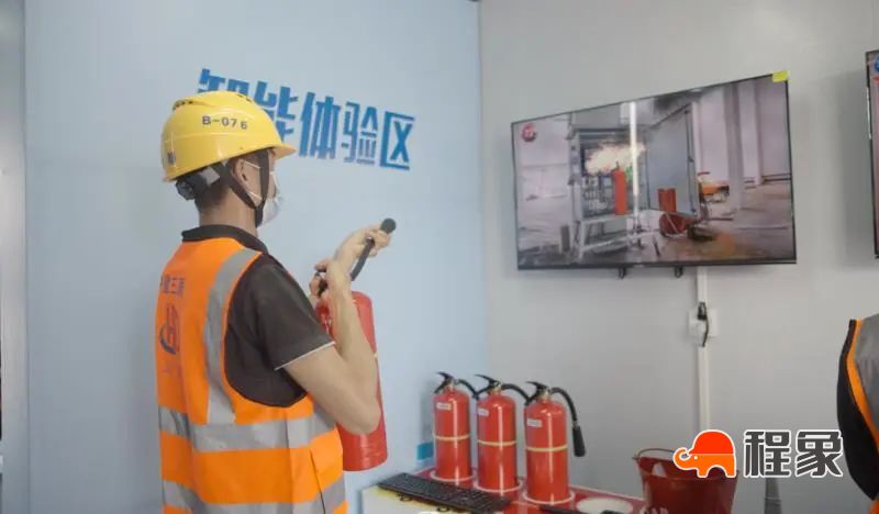 武汉项目引入一站式人员入场服务区,安全生产月观摩亮点突出(图4) 智能体验区.jpeg